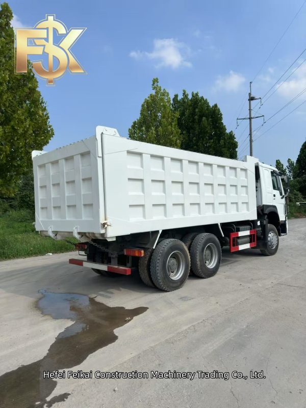 Used SINOTRUK HOWO 6×4 371HP RHD Dump Truck